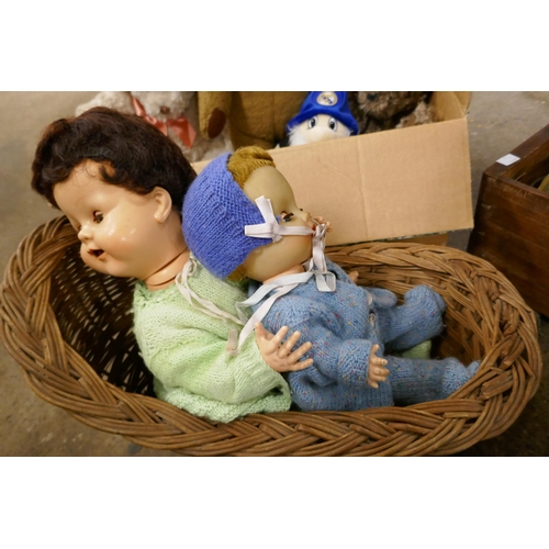 2345 - A quantity of dolls, doll's clothing, etc.