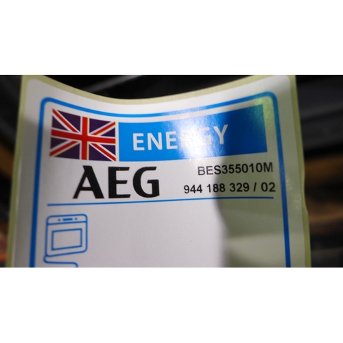 3276 - AEG Multifunction Oven (Broken Door) (422-156) * This lot is subject to VAT