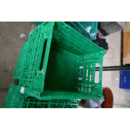 2375 - 11 Green folding/stackable 40x30cm crates