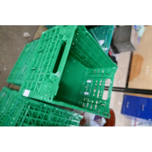 2376 - 11 Green folding/stackable 40x30cm crates