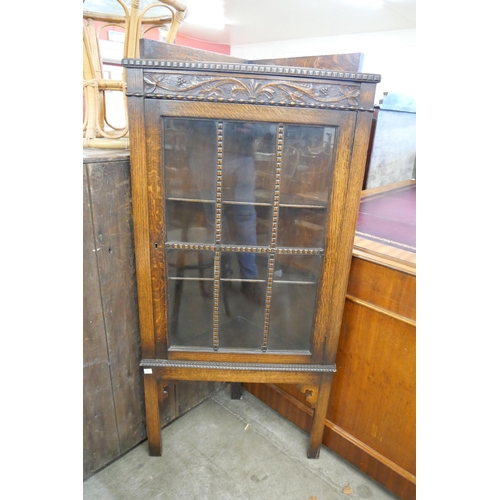 117 - An early 20th Century oak freestanding corner cabinet