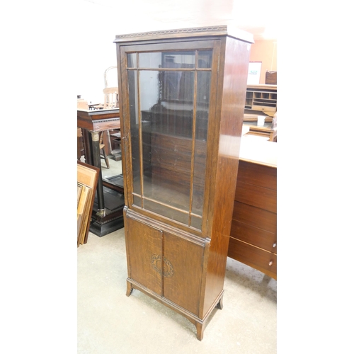 124 - An early 20th Century oak bookcase