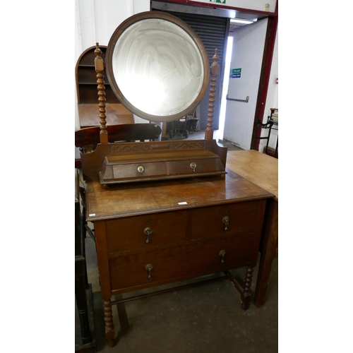 178 - An early 20th Century oak bobbin turned dressing chest