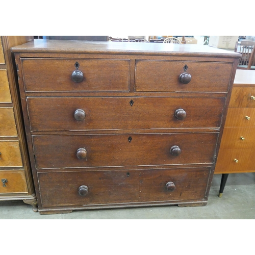 58 - A George III oak chest of drawers