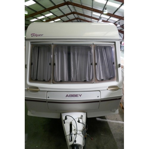 2407 - An Abbey Piper (12.2 EX) 2 birth caravan