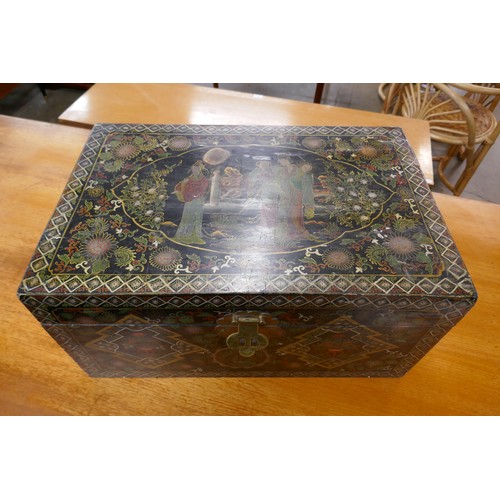 59B - A Chinese black lacquered chinoiserie box