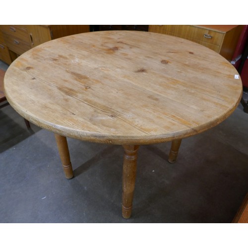 196A - A pine circular dining table