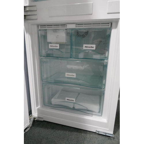 3058 - Miele 70/30 Integrated Fridge Freezer (H1772xW560xD550) (model no. KFN37452IDE) original RRP £2499.1... 