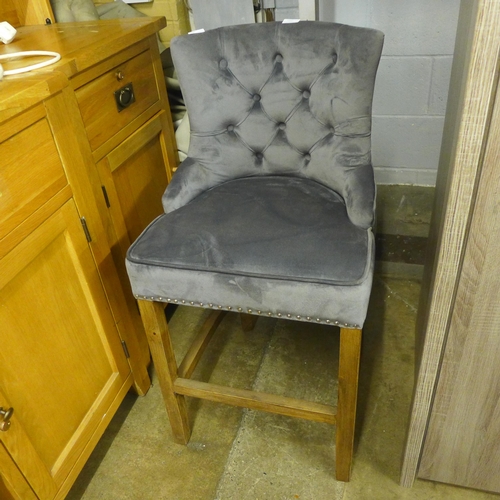 1458 - A grey velvet buttoned bar stool * This lot is subject to VAT