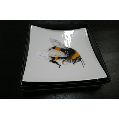 1373 - A bee ceramic square plate in gift box (3313311)   #