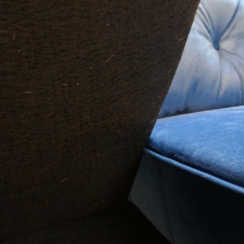 1553 - A pair of blue Hoxton velvet sofas - damaged