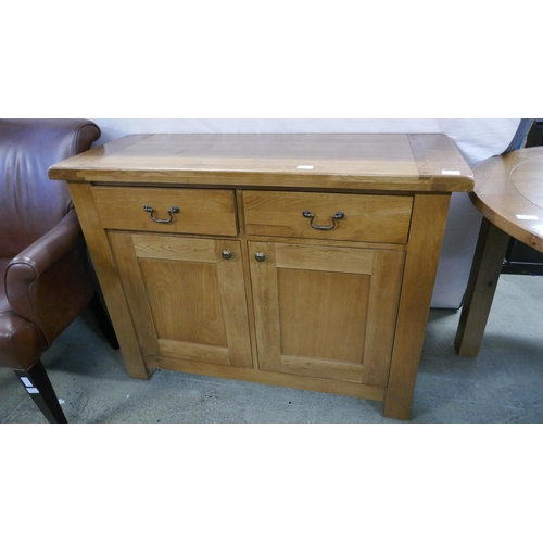 1569 - An oak two door, two drawer sideboard