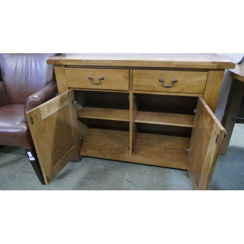 1569 - An oak two door, two drawer sideboard