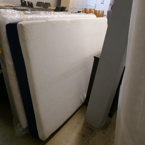 1572 - A small double 3/4 mattress