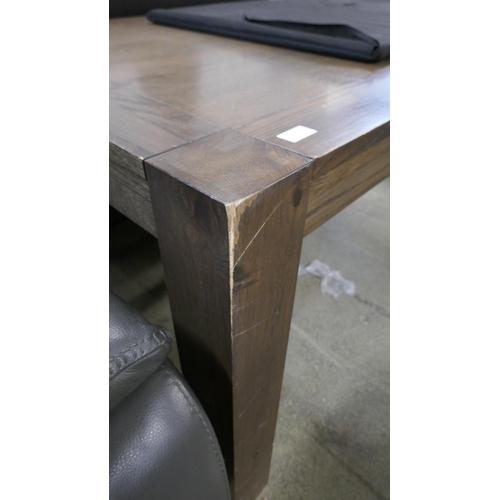 1579 - An oak effect dining table - damaged