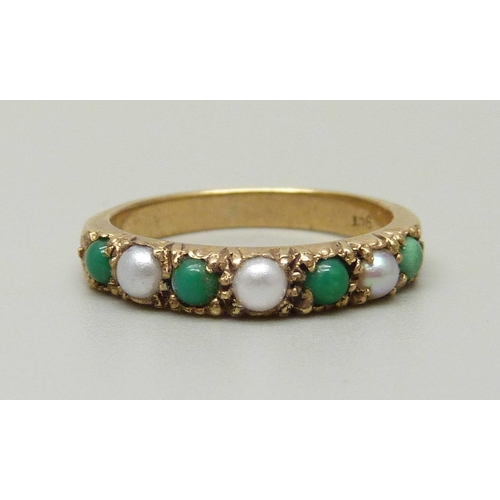 1005 - A 9ct gold, turquoise and pearl ring, 2.4g, L