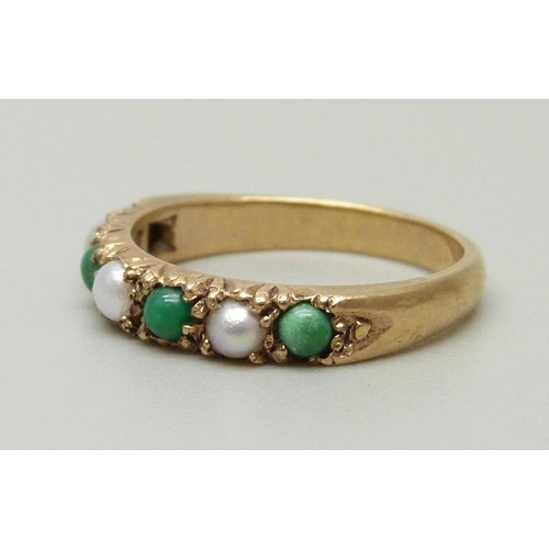 1005 - A 9ct gold, turquoise and pearl ring, 2.4g, L