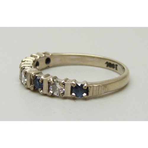 1016 - An 18ct white gold, sapphire and diamond ring, 3.3g, O