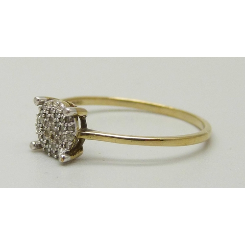 1019 - A 9ct gold and diamond cluster ring, 0.9g, N, lacking one small stone