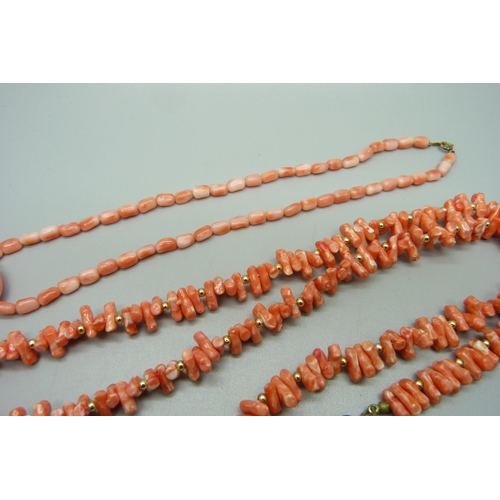 1052 - Two coral necklaces