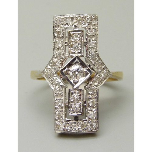 1056 - An 18ct gold Art Deco style 31 stone diamond ring, 7.4g, Q