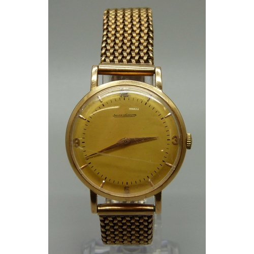 1061 - A gentleman's Jaeger LeCoultre 18ct gold wristwatch, no. 382652, calibre P450/46 with gilt dial, 35m... 