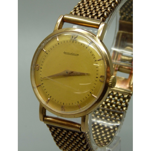 1061 - A gentleman's Jaeger LeCoultre 18ct gold wristwatch, no. 382652, calibre P450/46 with gilt dial, 35m... 