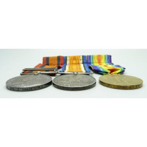 1064 - A set of three medals; Queens South Africa bars, South Africa 1902 and Orange Free State, Victory me... 