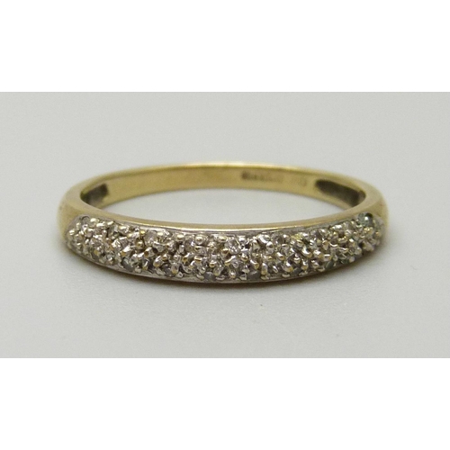 1074 - A 9ct gold ring set with small diamonds, 1.5g, O