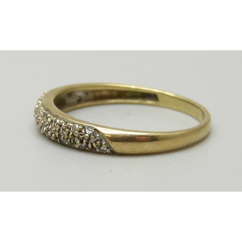 1074 - A 9ct gold ring set with small diamonds, 1.5g, O