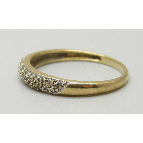 1081 - A 9ct gold ring set with small diamonds, 1.4g, O