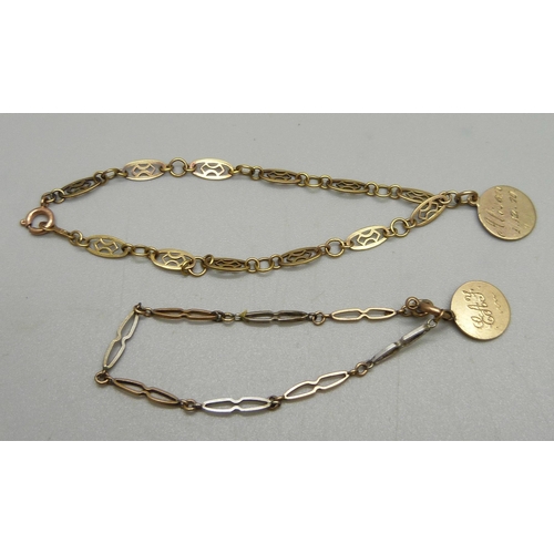 1087 - Two 9ct gold fancy link bracelets and two engraved disc pendants, 5.6g