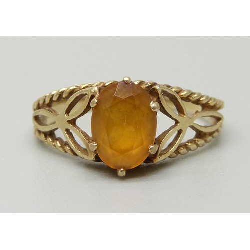 1091 - A 9ct gold and citrine ring, 2.1g, N