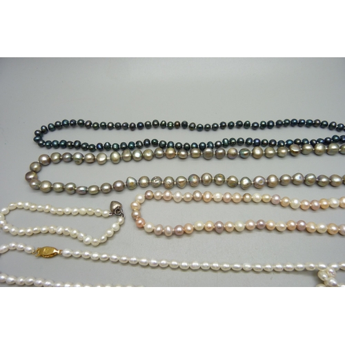 1097 - Baroque cultured pearl and freshwater pearl necklets and bracelets