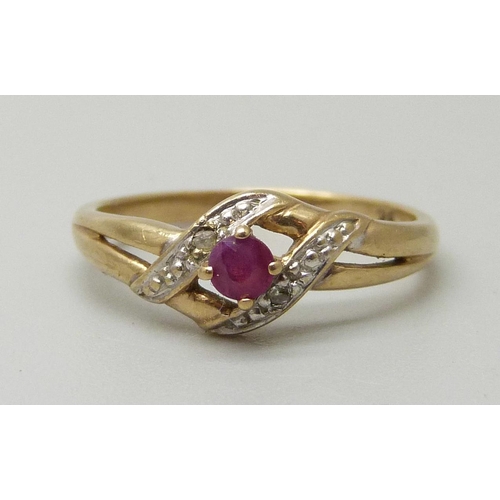 1104 - A 9ct gold, diamond and ruby ring, 1.5g, I