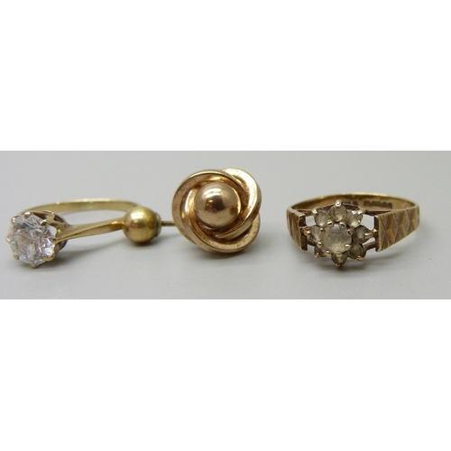 1118 - Two 9ct gold rings and two single earrings, 4.2g