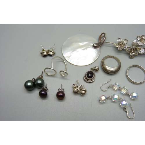 1131 - A collection of silver jewellery including two brooches, pendant, rings, etc.