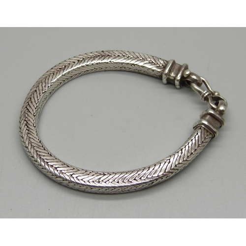 1134 - An Indian white metal snake chain bracelet, 76g