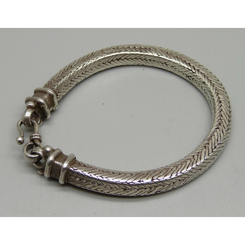 1134 - An Indian white metal snake chain bracelet, 76g