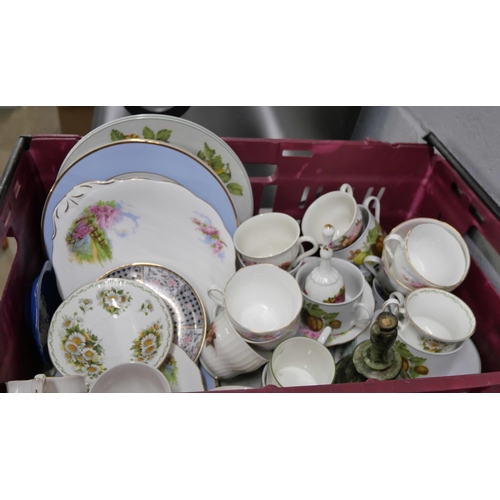 1148 - A box of assorted china, Meadowside, Royal Norfolk, Country Roses, Bell, etc. **PLEASE NOTE THIS LOT... 