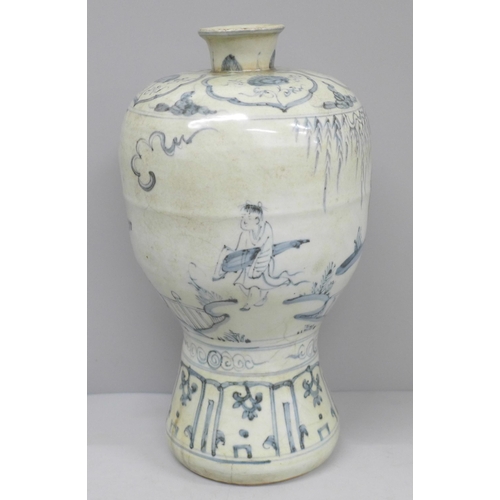 611 - A Chinese 18th Century blue and white bottle vase, 25cm