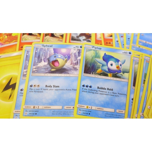 630 - 30 Holo/reverse holo, 300 common/uncommon and rare Pokemon cards