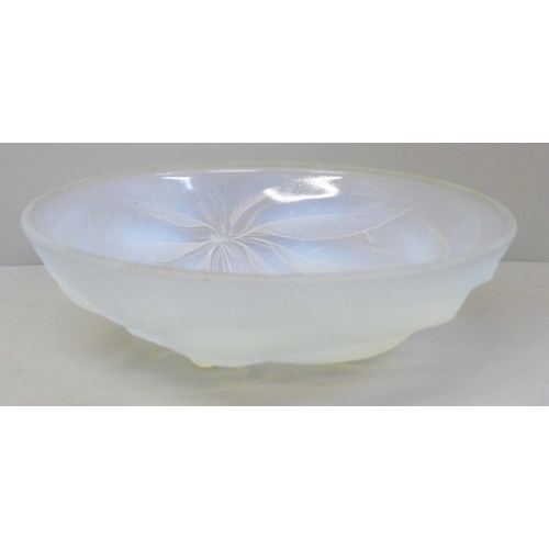 645 - A French glass bowl, G. Vallon, 23.5cm diameter