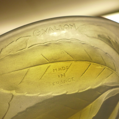 645 - A French glass bowl, G. Vallon, 23.5cm diameter