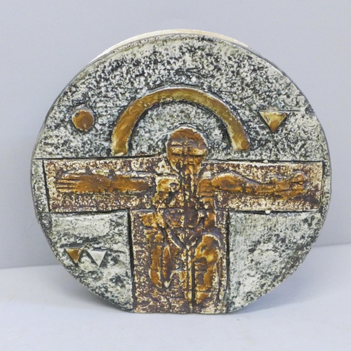 646 - A small Troika Crucifix wheel vase, signed to the base, 11.5cm