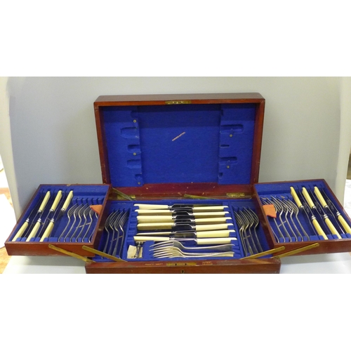 704 - A set of silver plated handled knives and a wooden canteen of cutlery