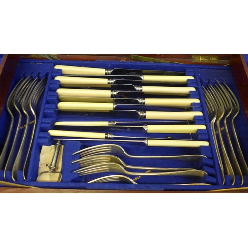 704 - A set of silver plated handled knives and a wooden canteen of cutlery