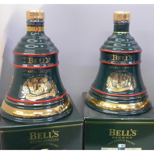 723 - Five Wade Bell's Whisky decanters comprising three Christmas decanters and two bottles of Extra Spec... 