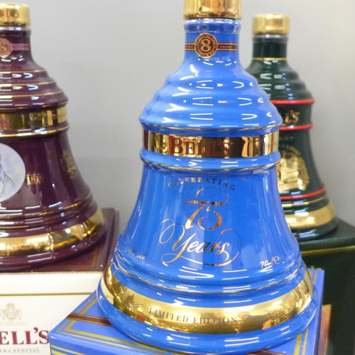 723 - Five Wade Bell's Whisky decanters comprising three Christmas decanters and two bottles of Extra Spec... 