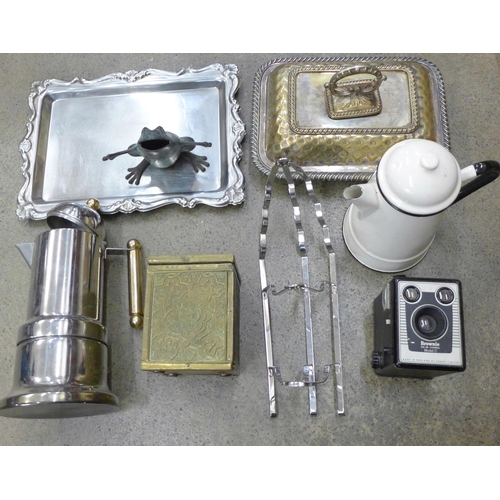 736 - An Italian cafetiere, a folding cake stand, a bronze frog, a brass tea caddy, a Brownie camera, etc.